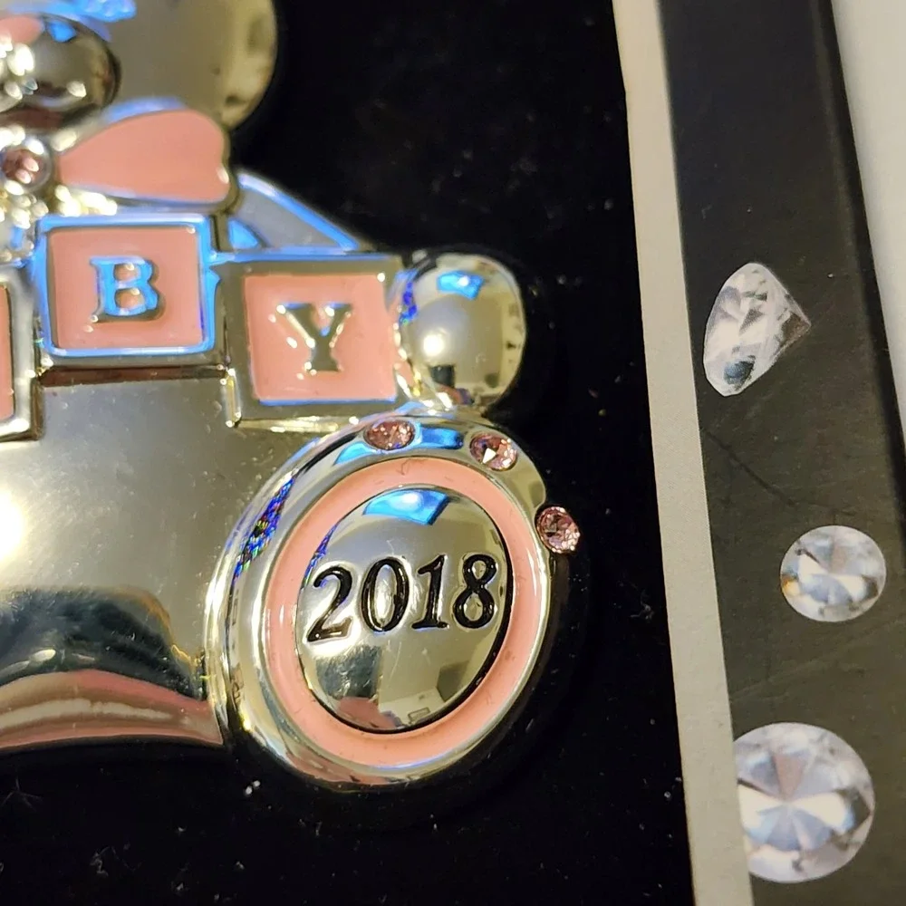 Harvey Lewis baby's First Chrismas pink 2018 Ornament Swarovski Engravable‎